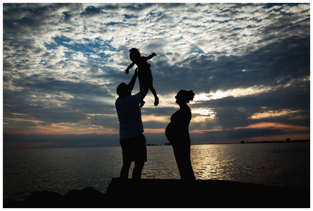brittany vanruymbeke, chatham-kent family photographer, chatham-kent maternity photography, sarnia maternity photographer, family maternity, silhouette of family of 3 with pregnant mom